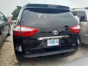 Toyota Sienna 2015 Black