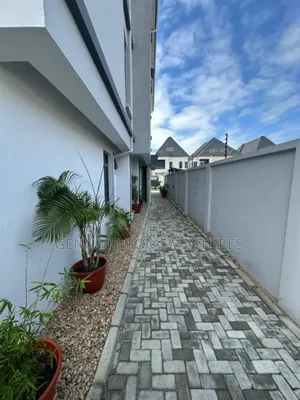 2bdrm Apartment in Osapa London Lekki for rent