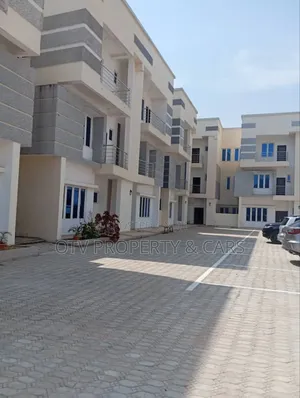 5bdrm Townhouse / Terrace in Guzape District for rent