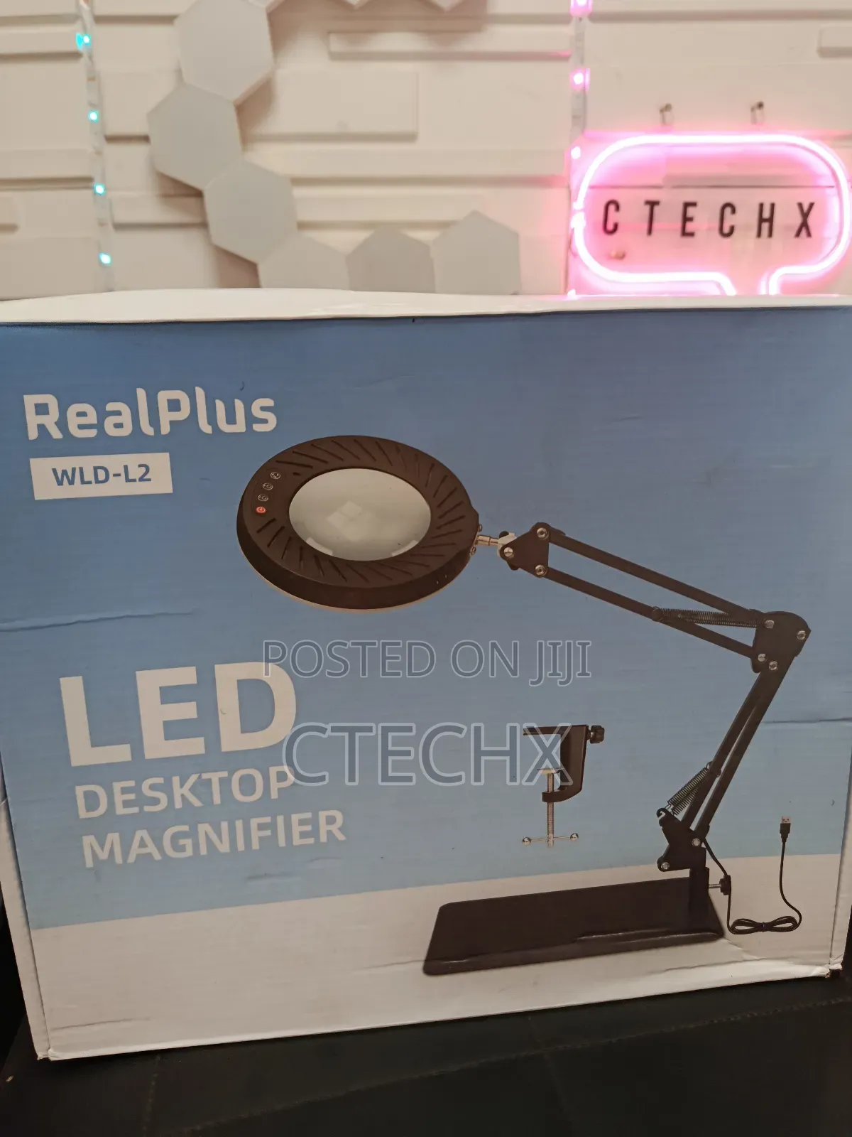 Realplus 10 X Magnifying Glass With Light and Stand