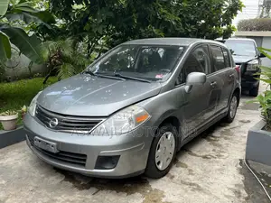 Nissan Versa 1.8 S Hatchback 2012 Gray