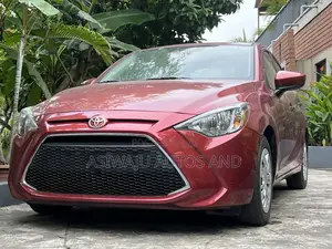 Toyota Yaris 1.5 Sedan XLE 2020 Red