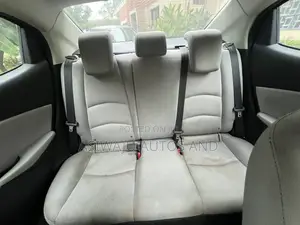 Toyota Yaris 1.5 Sedan XLE 2020 Red