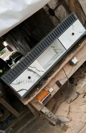  Simple and Stuedy Tv Stand