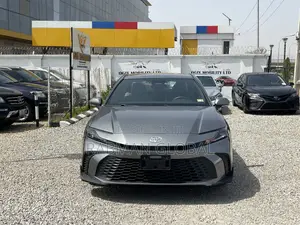 New Toyota Camry SE 2025 Silver