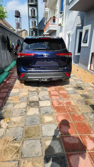 Toyota Highlander XLE FWD 2023 Blue