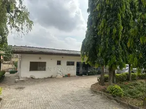 5bdrm Bungalow in Main Ikolaba Estate, Ibadan for sale