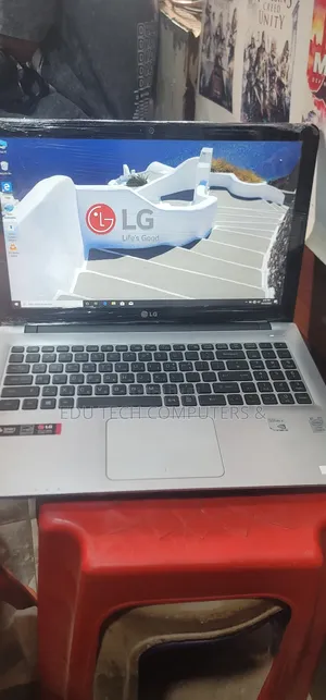 Laptop 8GB Intel Core i7 SSD 128GB