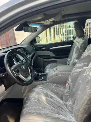 Toyota Highlander XLE 4x2 V6 (3.5L 6cyl 8A) 2018 Silver