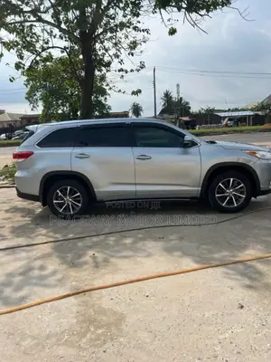 Toyota Highlander XLE 4x2 V6 (3.5L 6cyl 8A) 2018 Silver