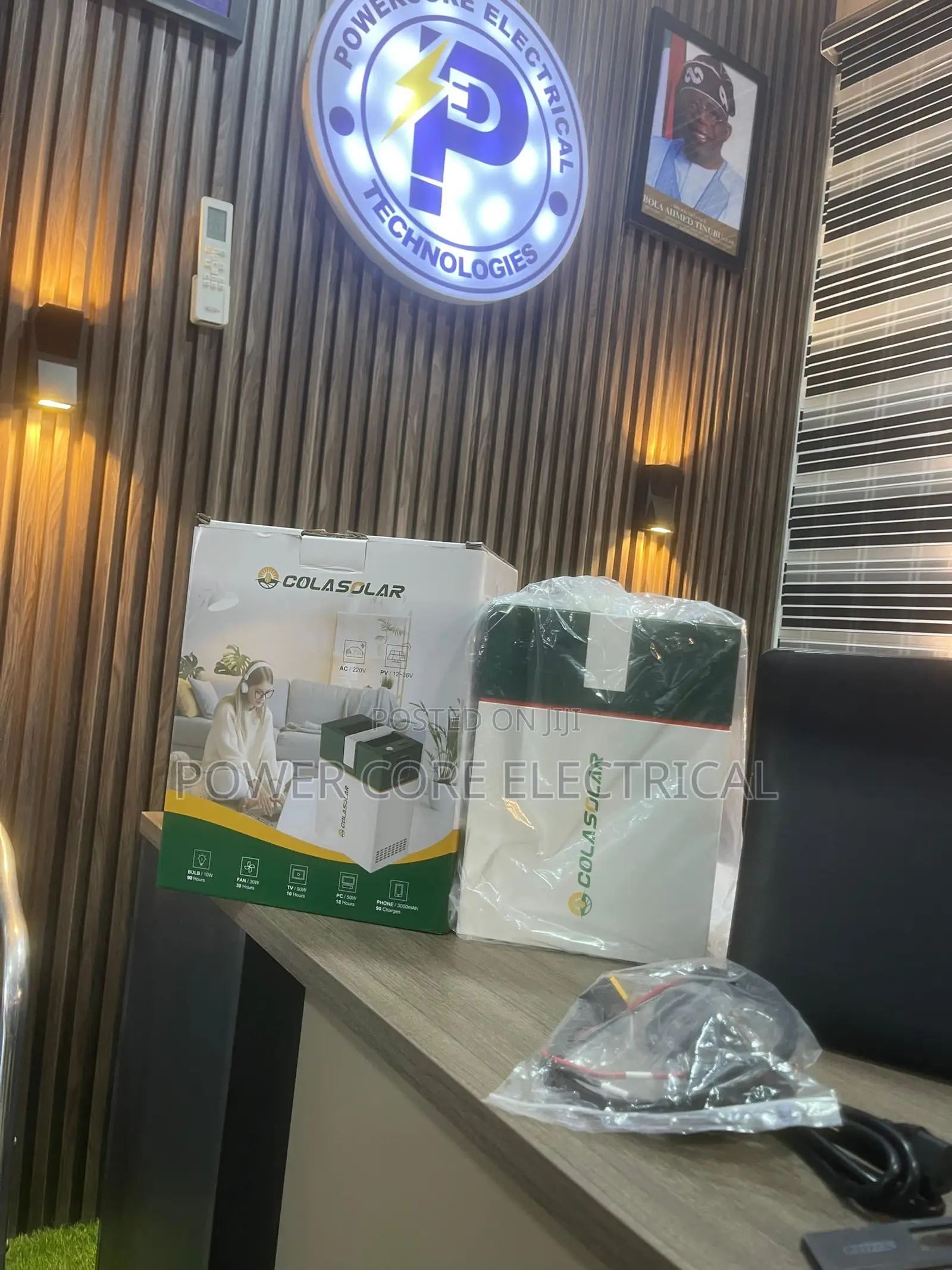 1kwh (300 Watts ) Cola Solar Generator