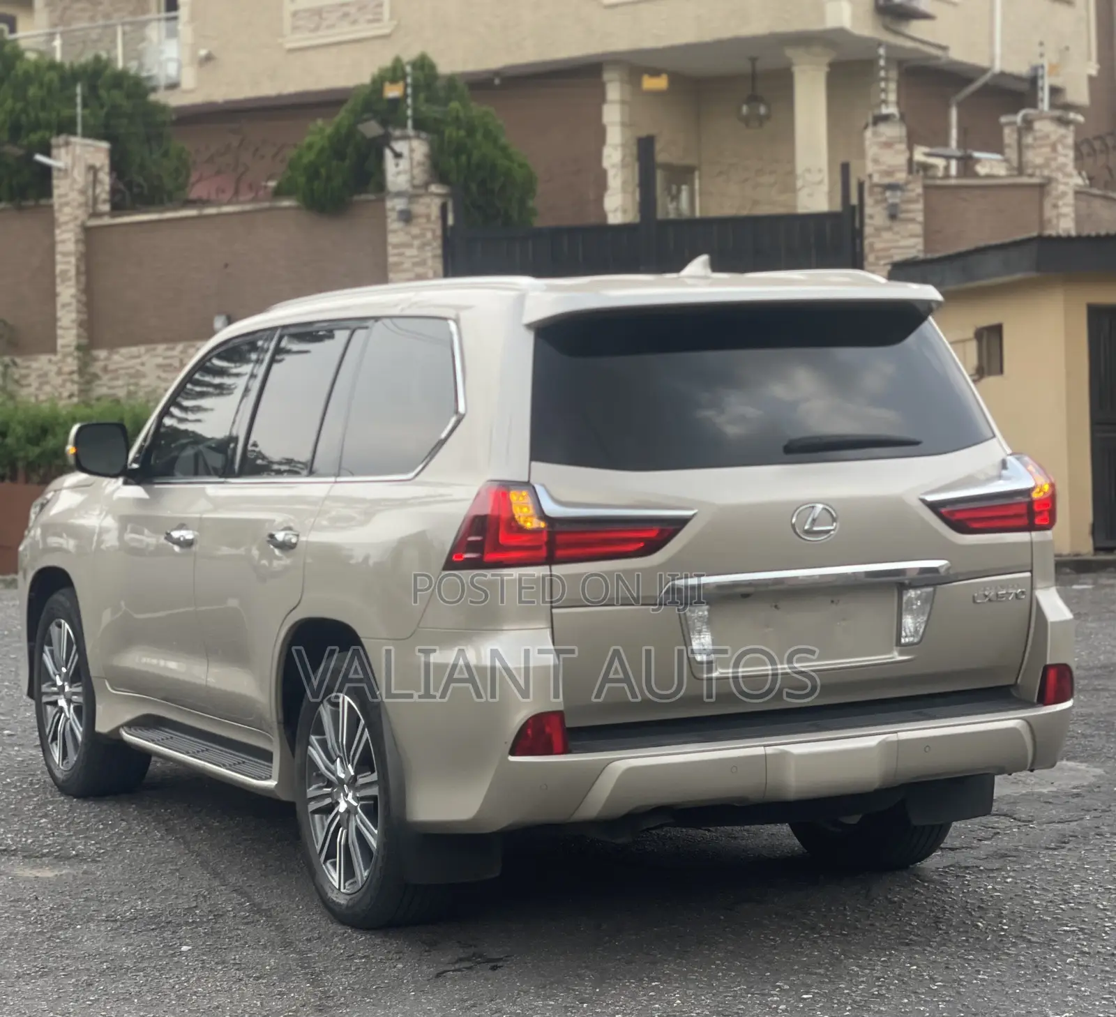Lexus LX 2016 Gold