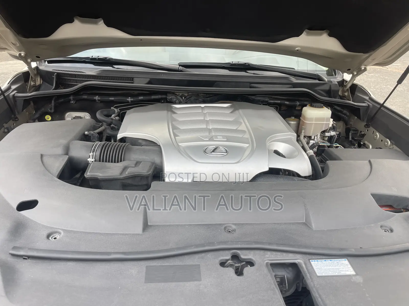 Lexus LX 2016 Gold