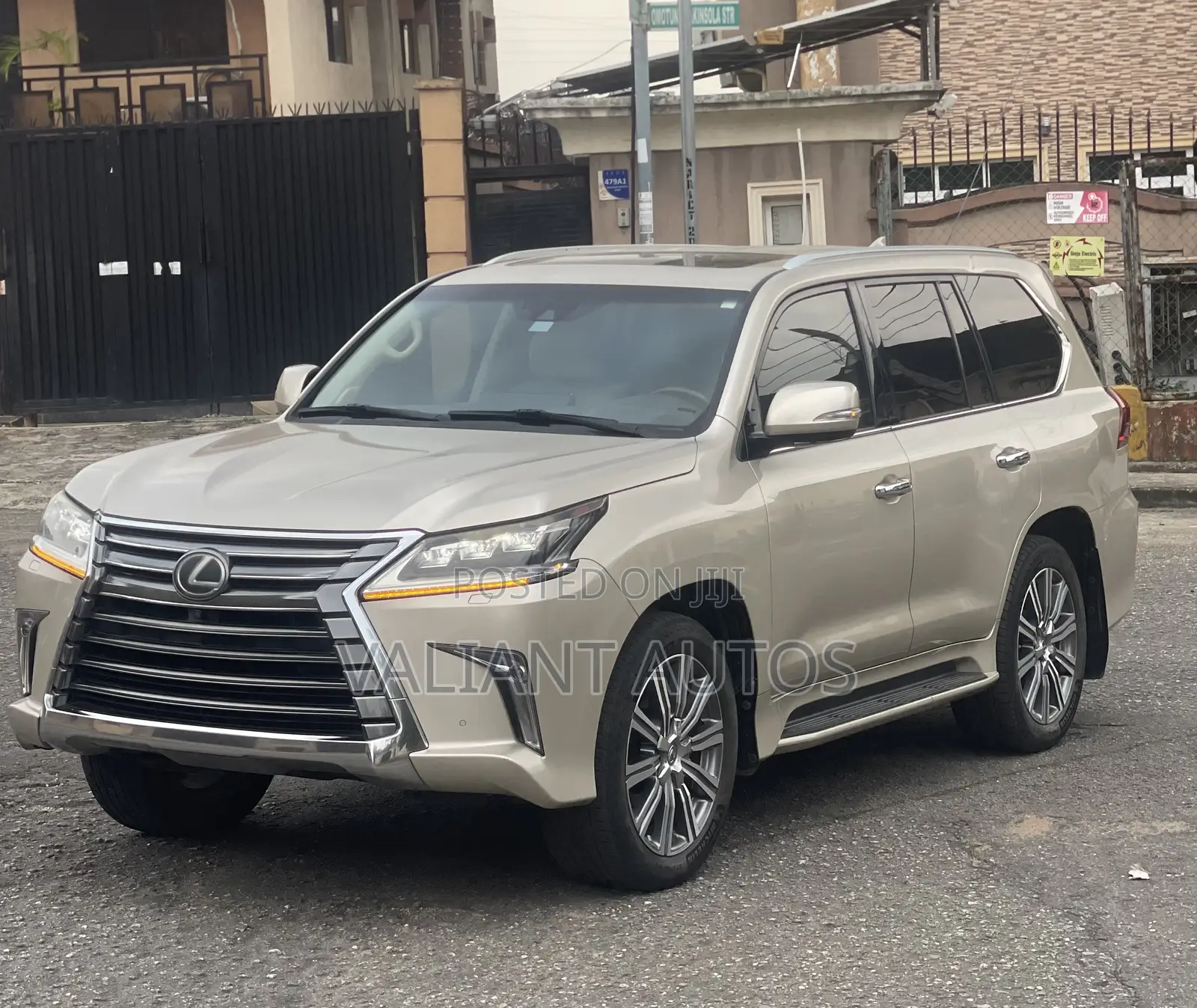 Lexus LX 2016 Gold