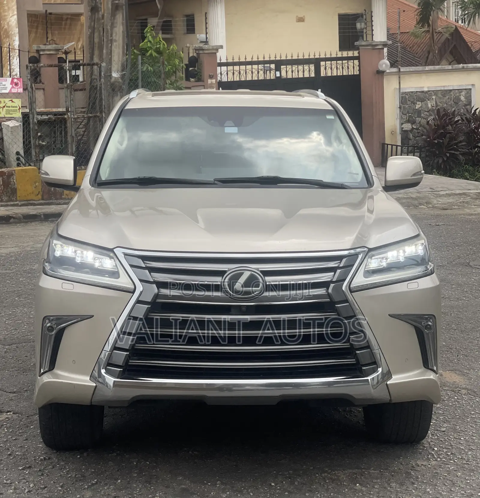 Lexus LX 2016 Gold