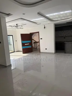 2bdrm Block of Flats in Lekki Phase 1 for rent