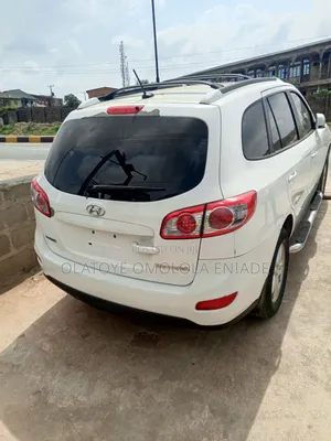 Hyundai Santa Fe GLS 2011 White