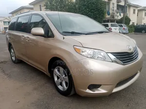 Toyota Sienna LE 7 Passenger 2010 Gold