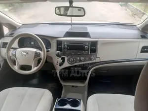 Toyota Sienna LE 7 Passenger 2010 Gold