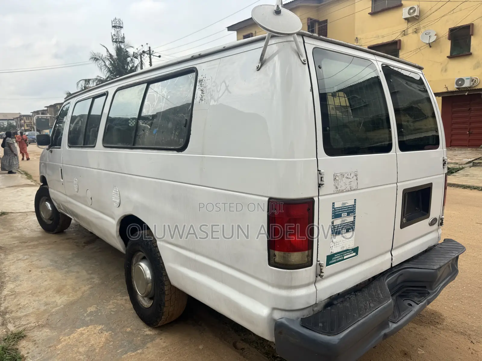 Ford E350 2006 White