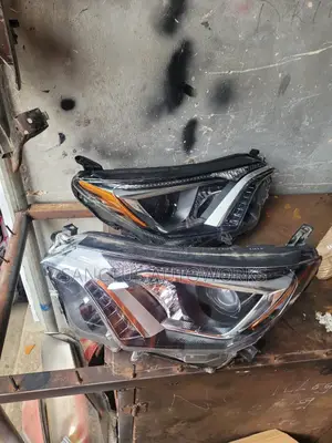 Headlight Toyota Rav4 2018