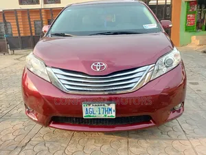 Toyota Sienna 2012 Red