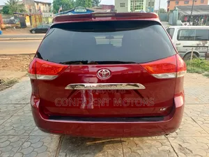 Toyota Sienna 2012 Red
