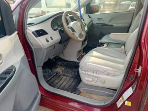 Toyota Sienna 2012 Red