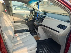 Toyota Sienna 2012 Red