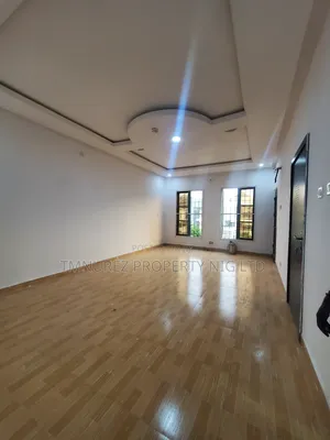 Mini Flat in Chevron for rent