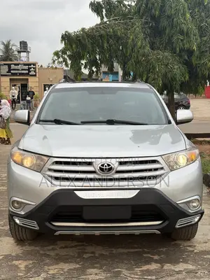Toyota Highlander 3.5L 4WD 2013 Silver