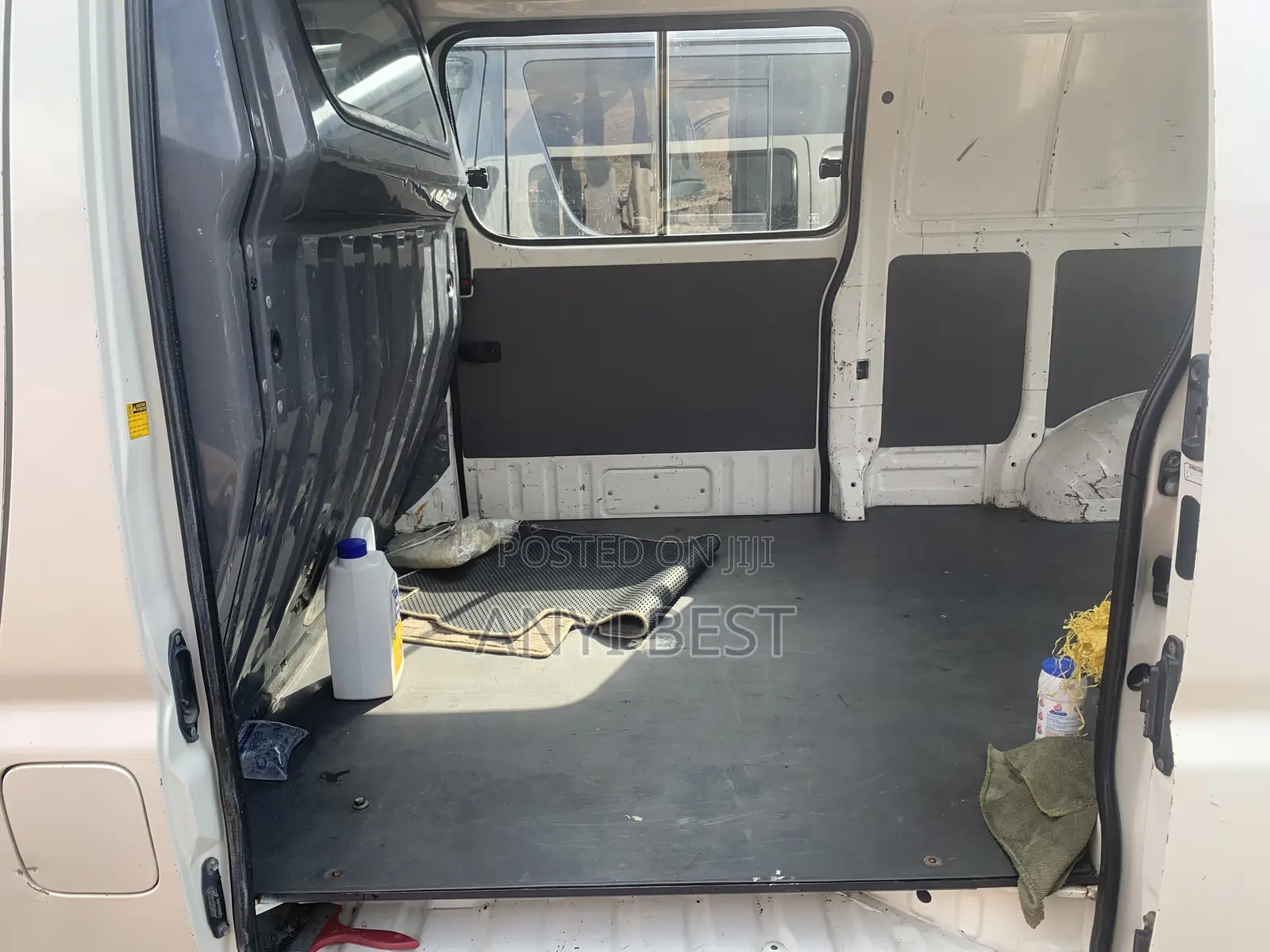 Toyota Grand HiAce 2005 White
