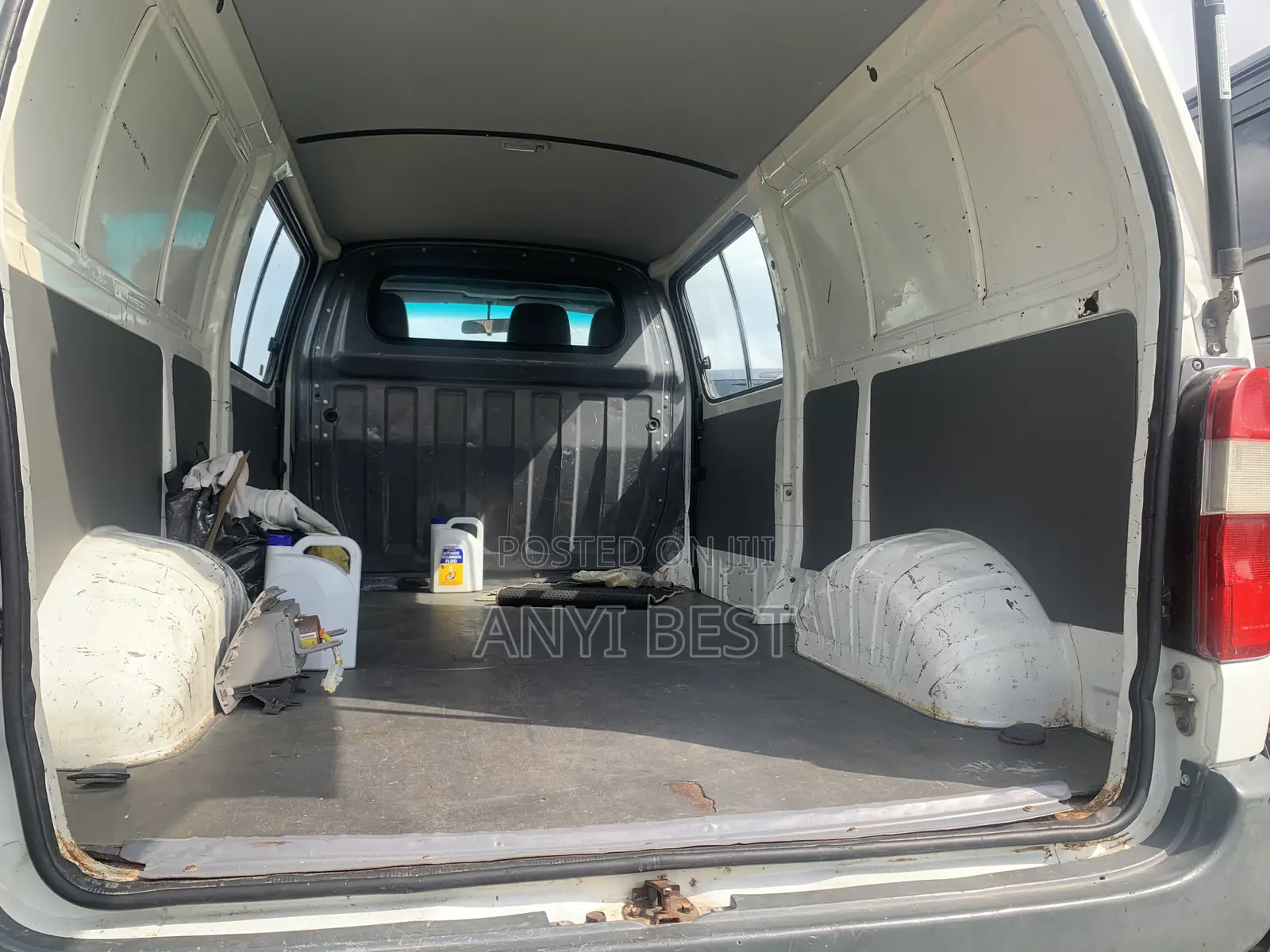 Toyota Grand HiAce 2005 White