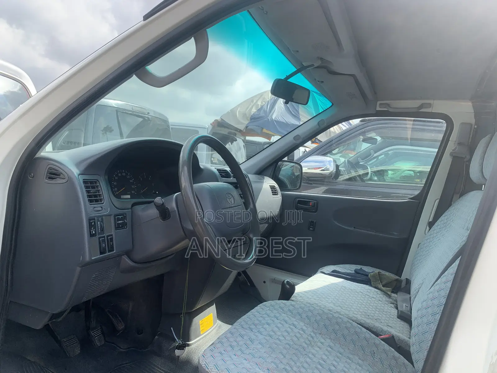 Toyota Grand HiAce 2005 White