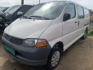 Toyota Grand HiAce 2005 White