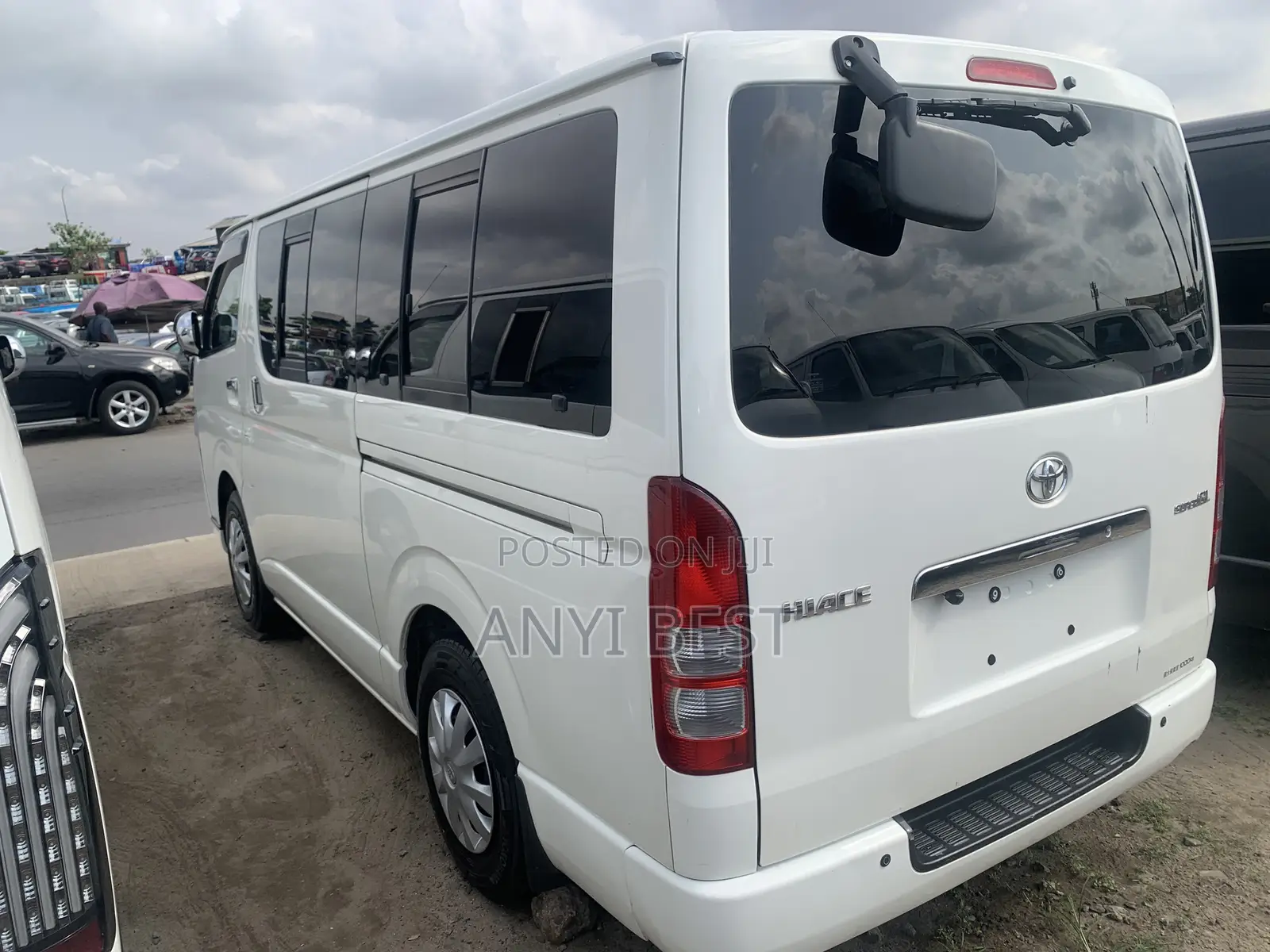 Toyota HiAce 2013 White