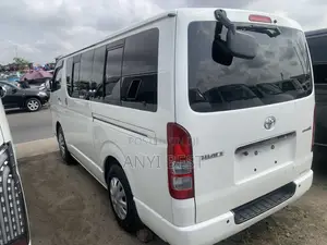 Toyota HiAce 2013 White