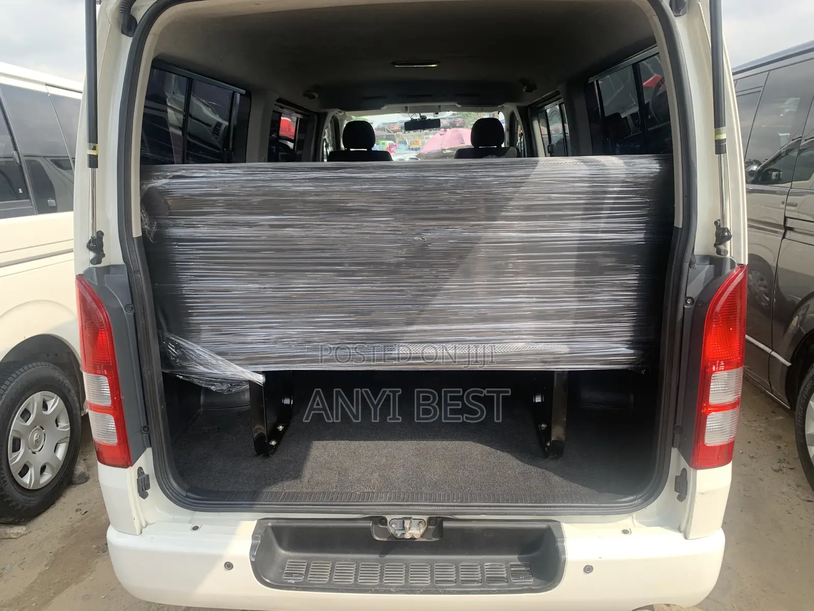 Toyota HiAce 2013 White
