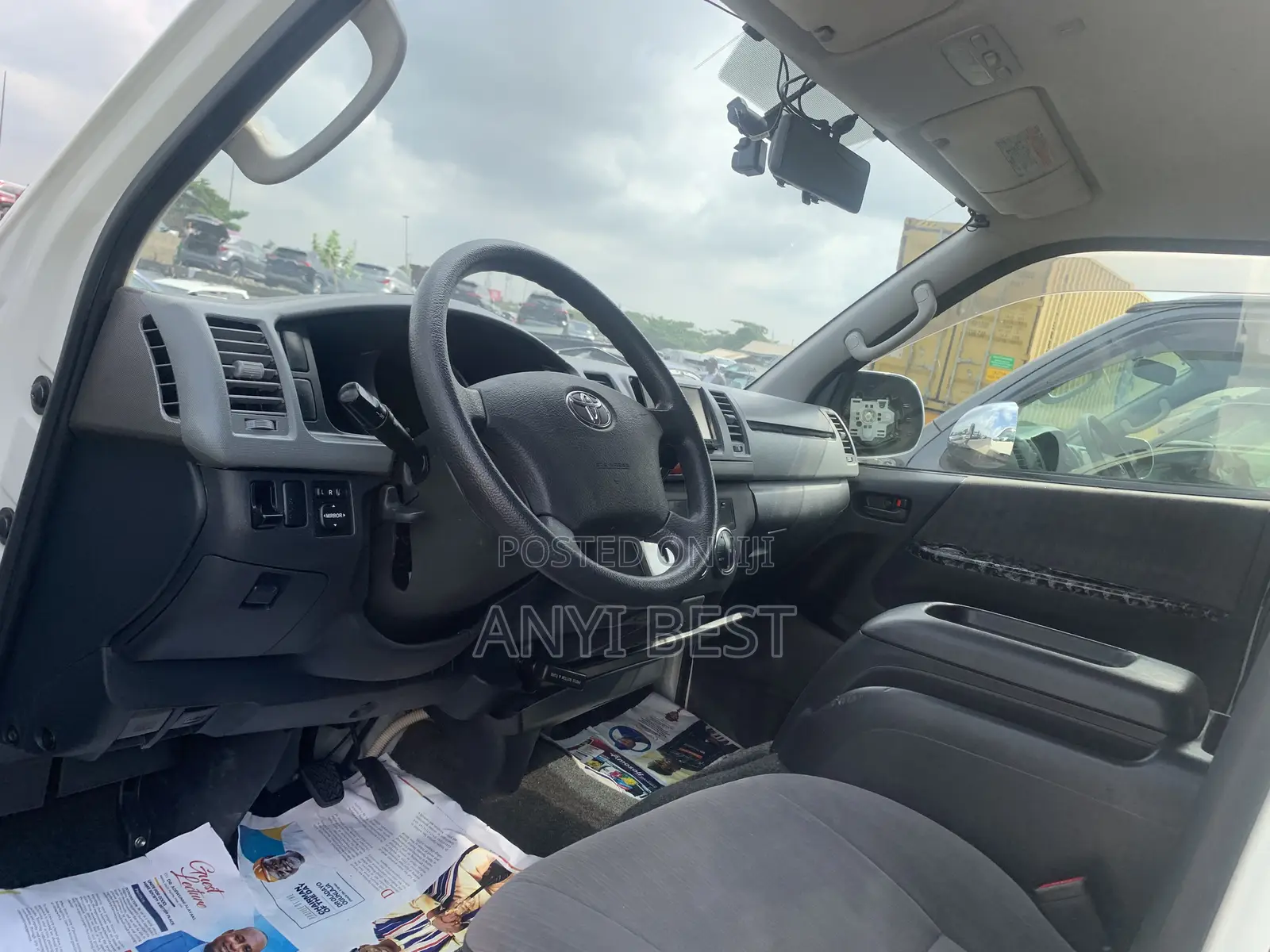 Toyota HiAce 2013 White