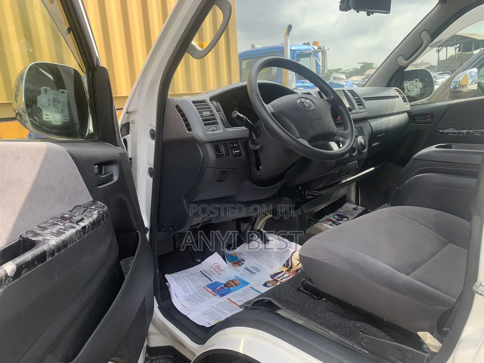 Toyota HiAce 2013 White