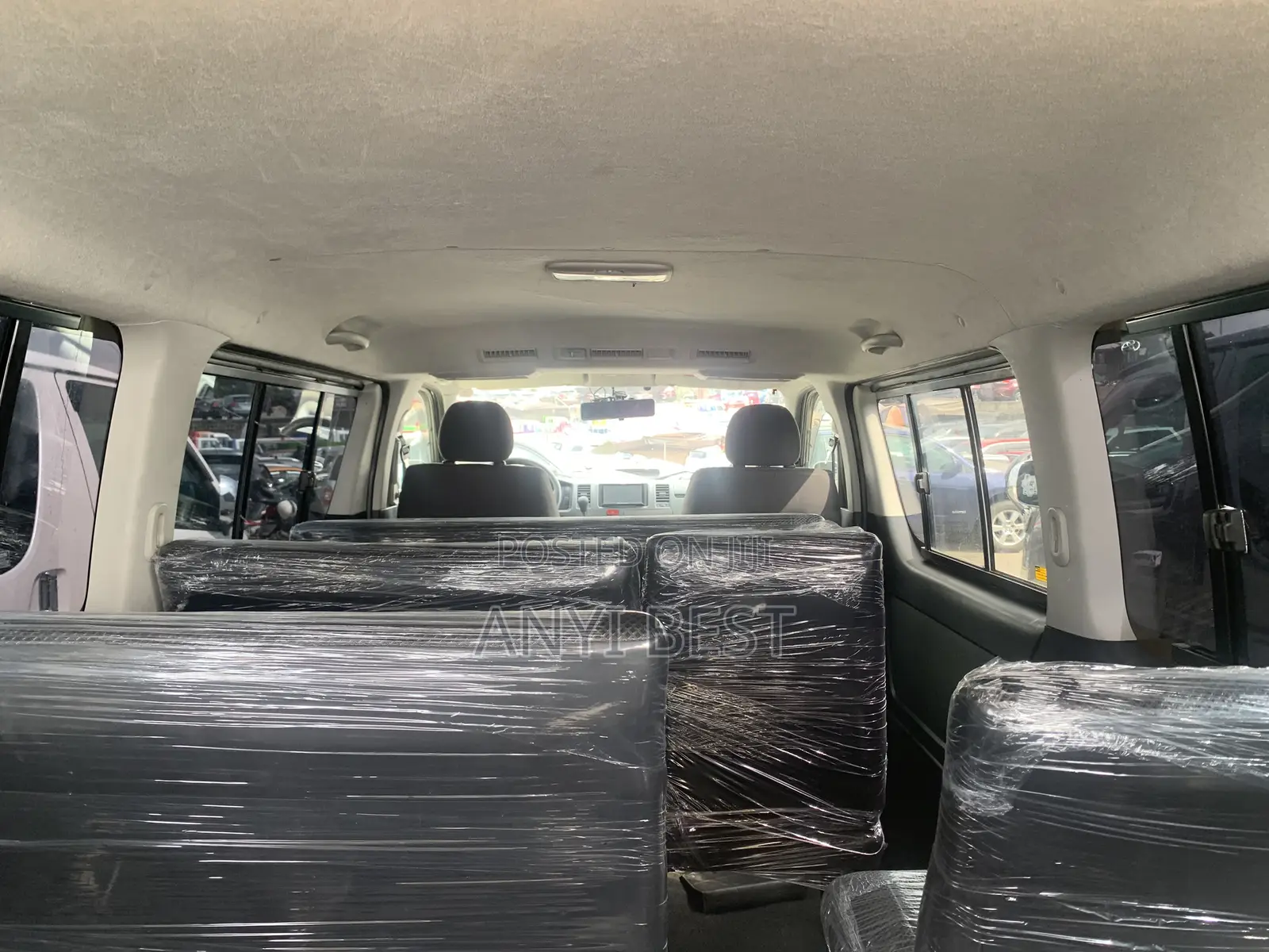 Toyota HiAce 2013 White