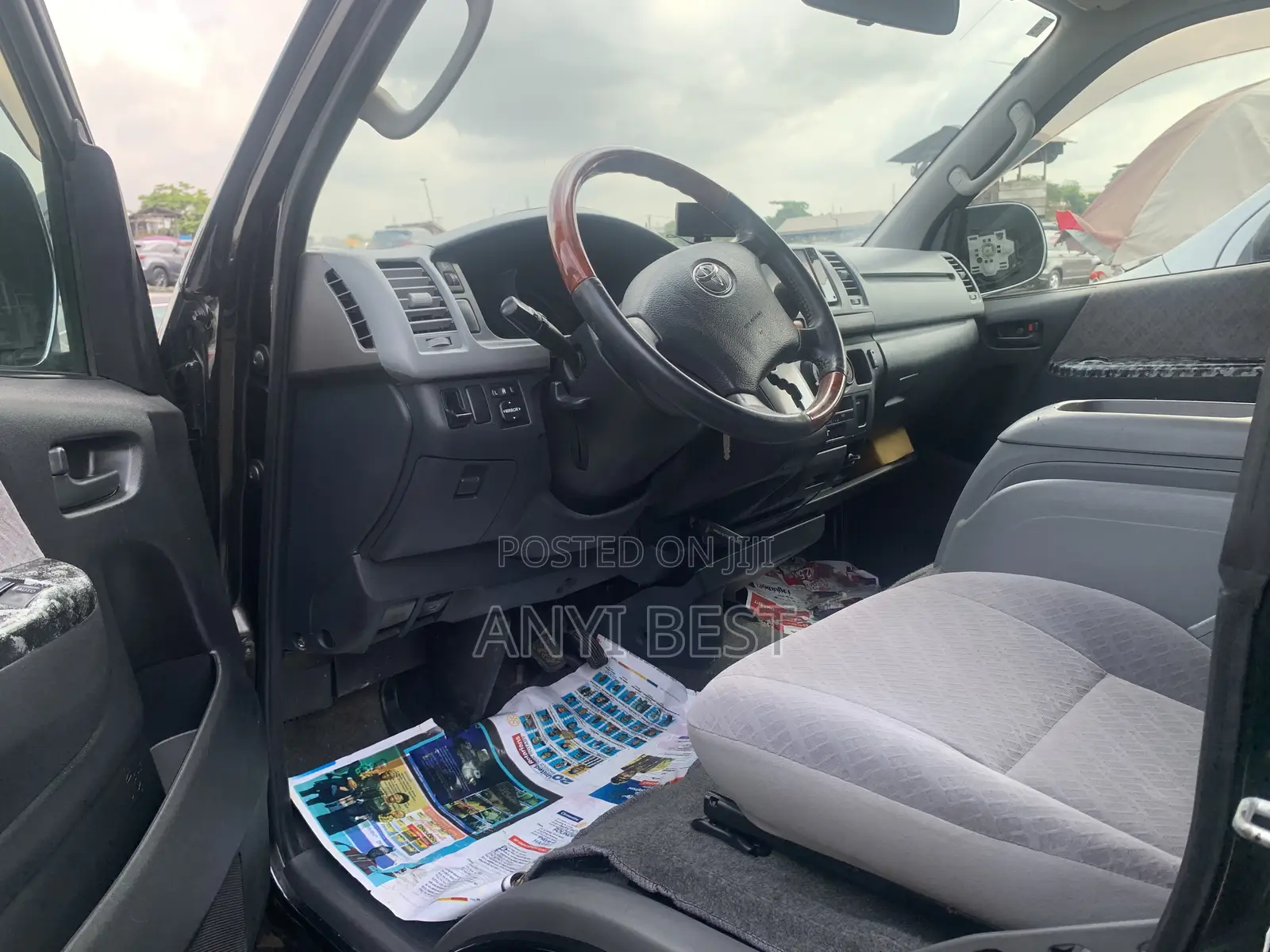 Toyota HiAce 2012 Black