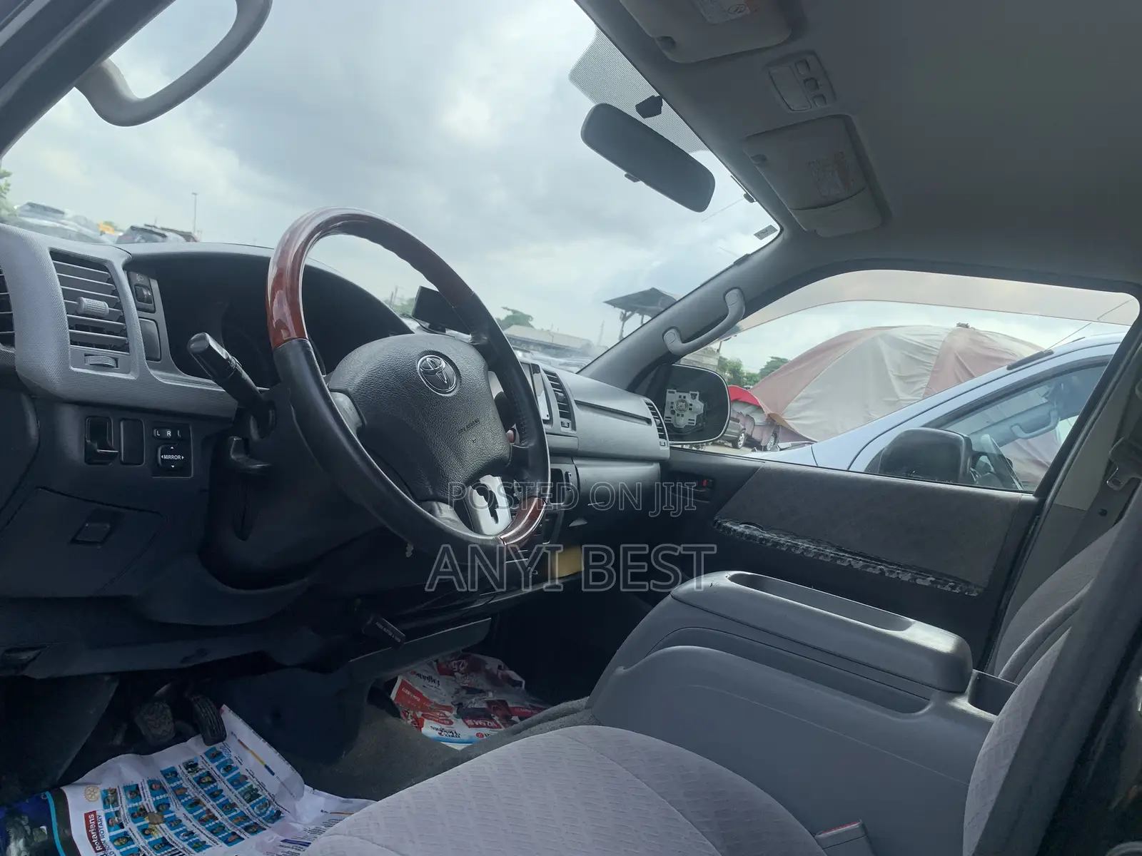 Toyota HiAce 2012 Black