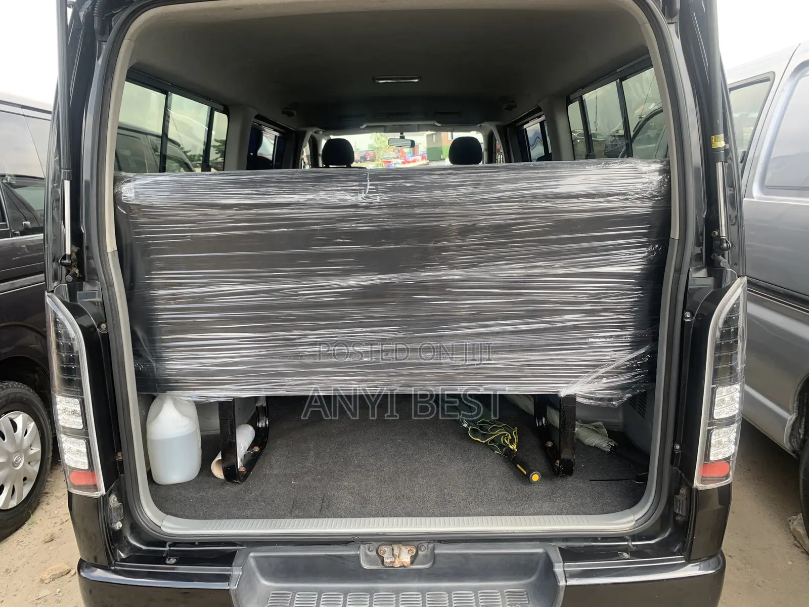 Toyota HiAce 2012 Black