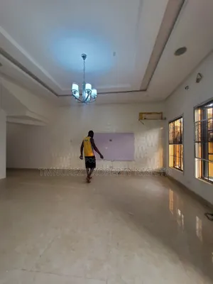 Studio Apartment in Chevron for rent