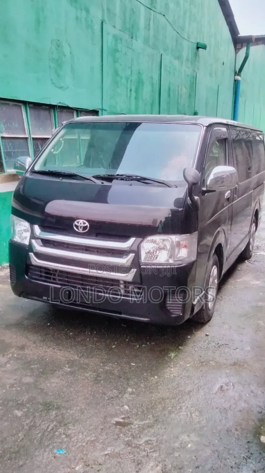 Toyota HiAce 2013 Black
