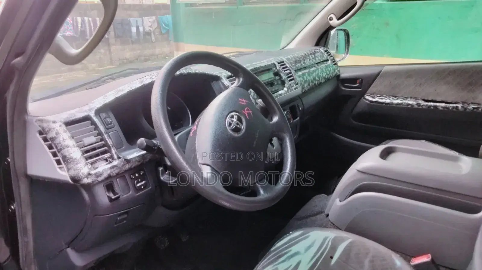 Toyota HiAce 2013 Black