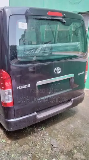 Toyota HiAce 2013 Black