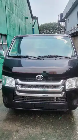 Toyota HiAce 2013 Black