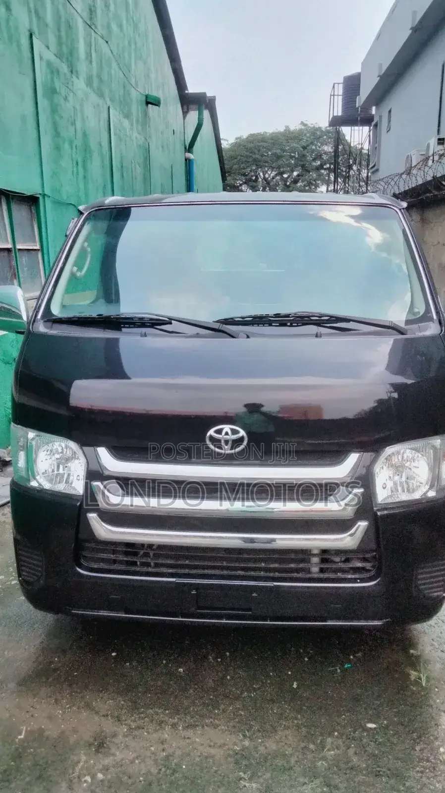 Toyota HiAce 2013 Black
